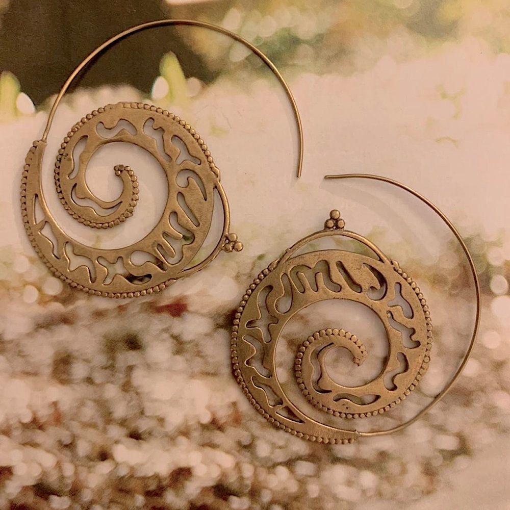 Handmade and preloved jewelry! 
🌟 MESSAGE ME FOR MORE INFO🌟